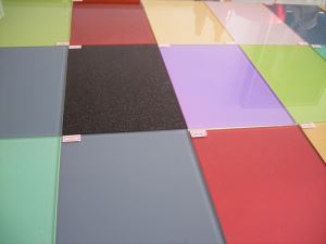 Rückwand aus lackiertem Glas