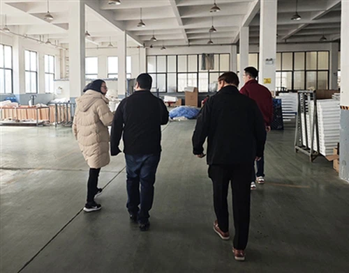 Kanadischer Auftragnehmer besucht MIGO GLASS für integrierte Gebäudeglas- und...