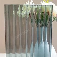 Gemustertes gerolltes Glas für Möbel