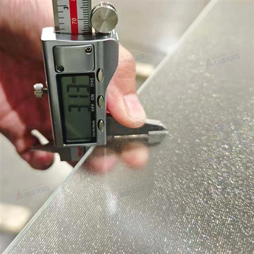 3,2 mm gehärtetes ultraklares Solarglas mit En12150