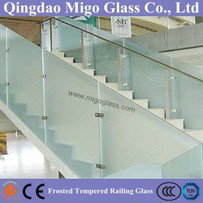 Balkongeländer aus Milchglas