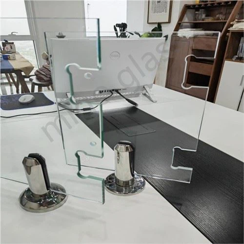 Rahmenloses Duschraumtürglas